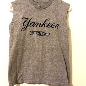 Genuine MLB Boys M Medium NY YANKEES Logo Gray Sleeveless Shirt Sports Tank Top